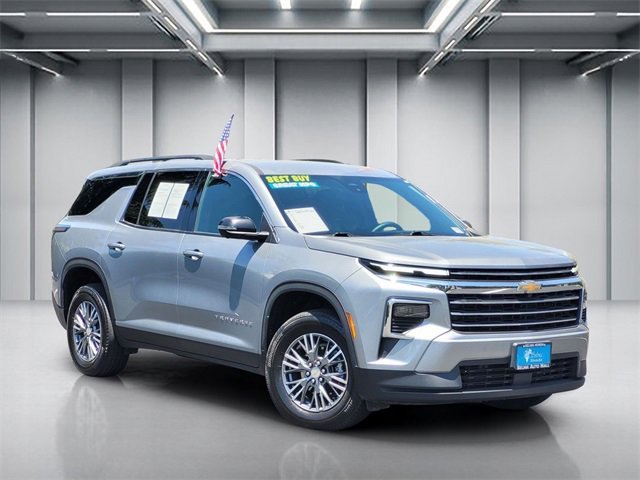Used 2024 Chevrolet Traverse LT