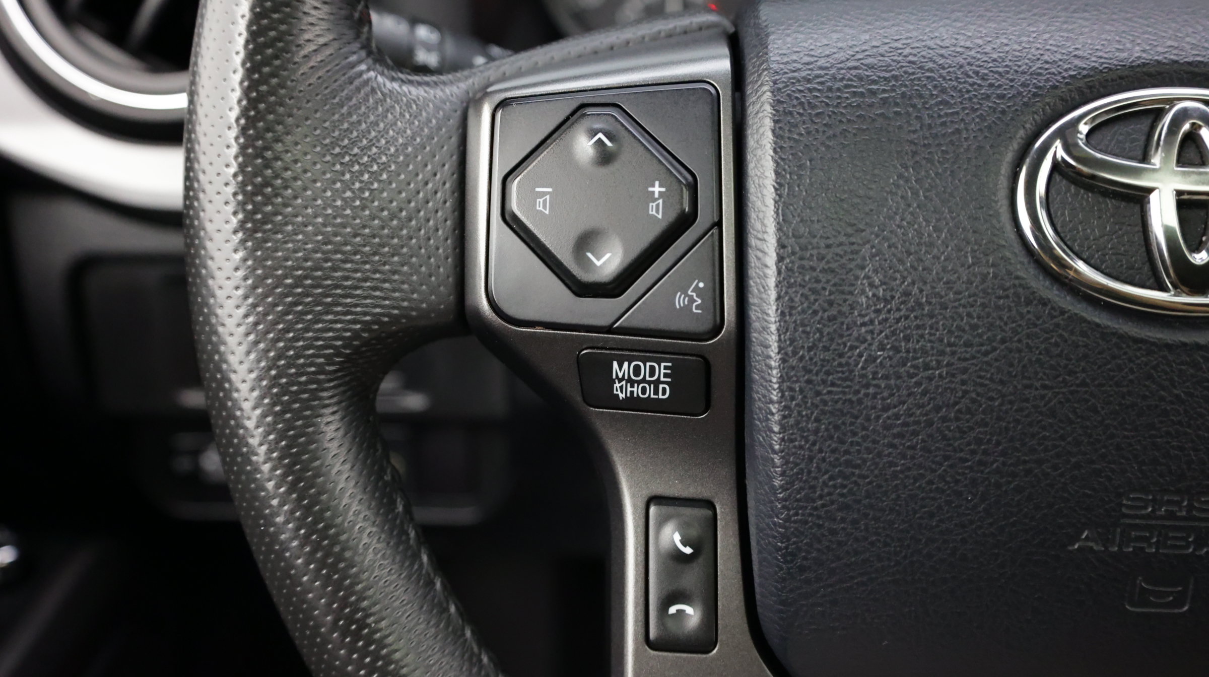 Used 2018 Toyota Tacoma TRD Sport AWD/4WD image 29