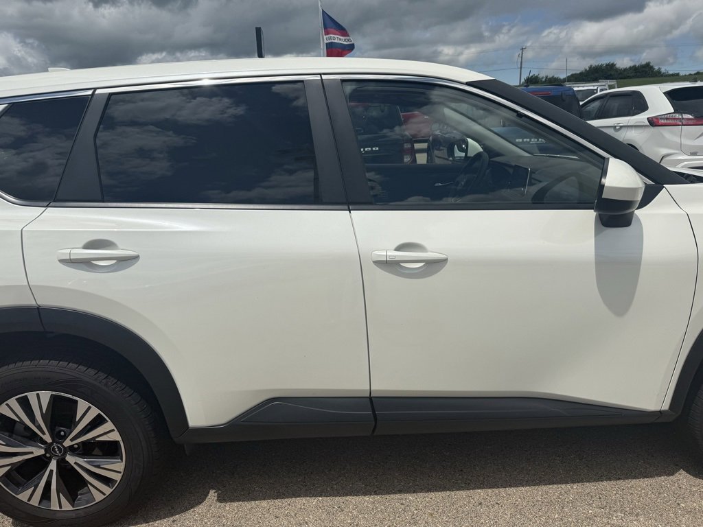 Used 2023 Nissan Rogue SV image 25