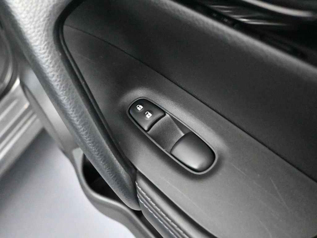 Used 2021 Nissan Rogue Sport SV image 44