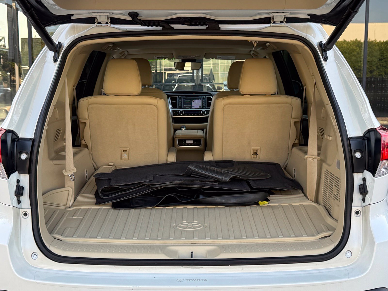 Used 2018 Toyota Highlander XLE FWD image 16