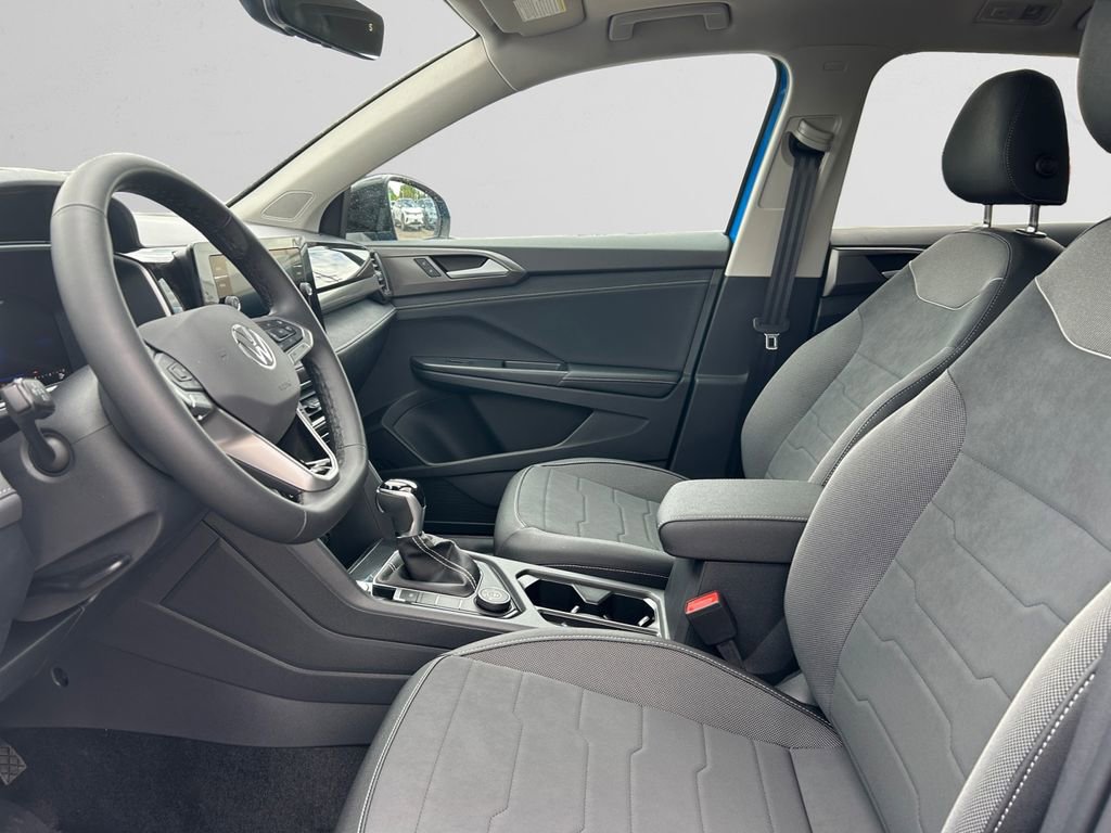 New 2025 Volkswagen Taos SE image 9