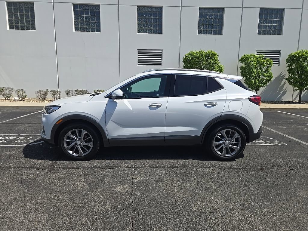 Used 2023 Buick Encore GX Essence w/ Experience Buick Package FWD image 5