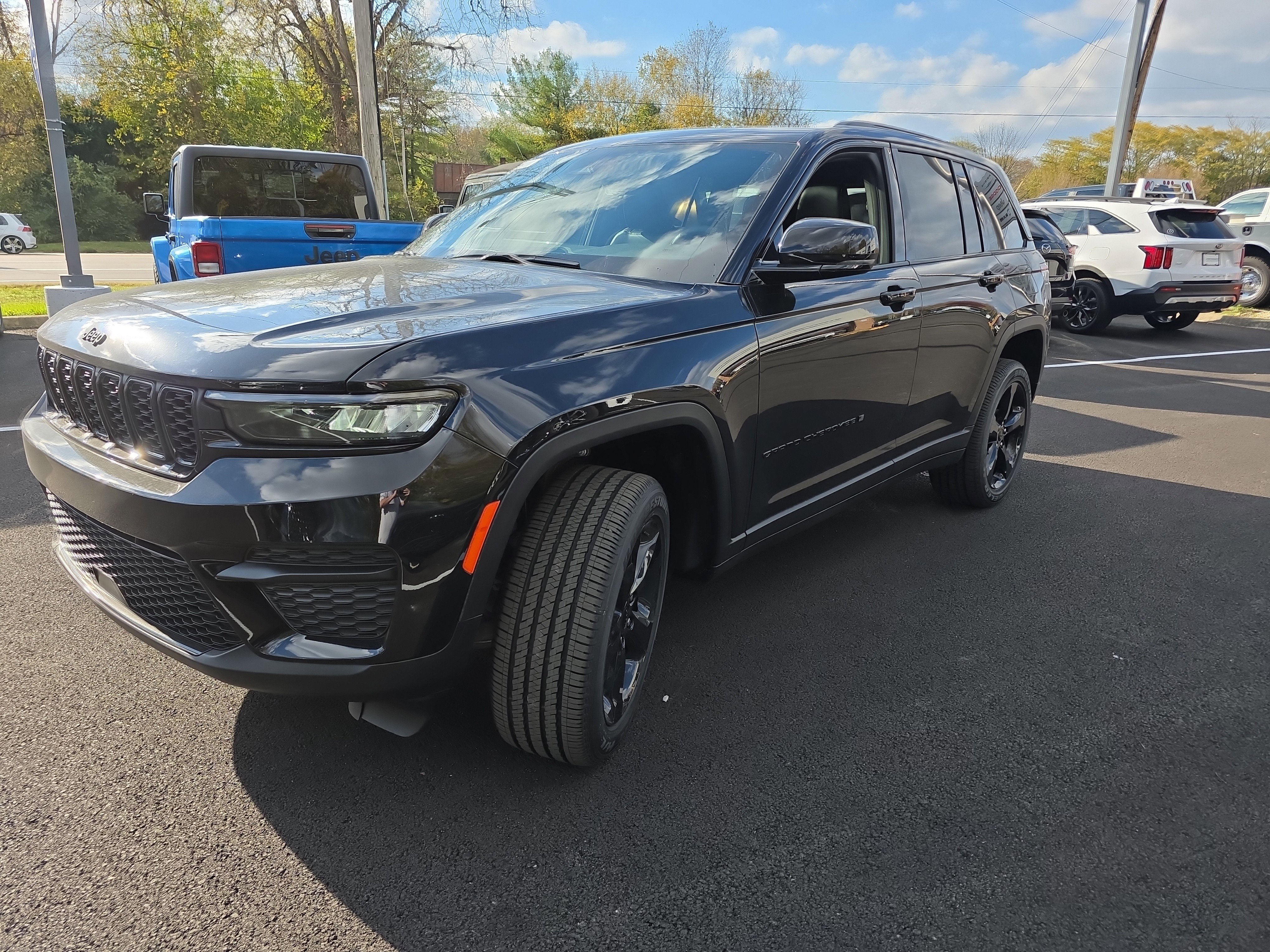 New 2025 Jeep Grand Cherokee Altitude image 18