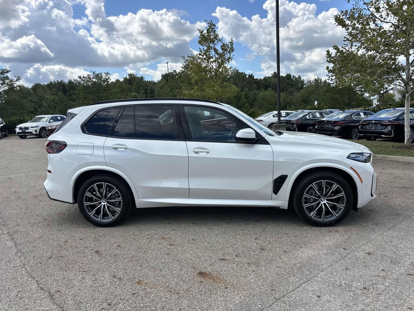 New 2026 BMW X5 xDrive40i w/ M Sport Package image 8