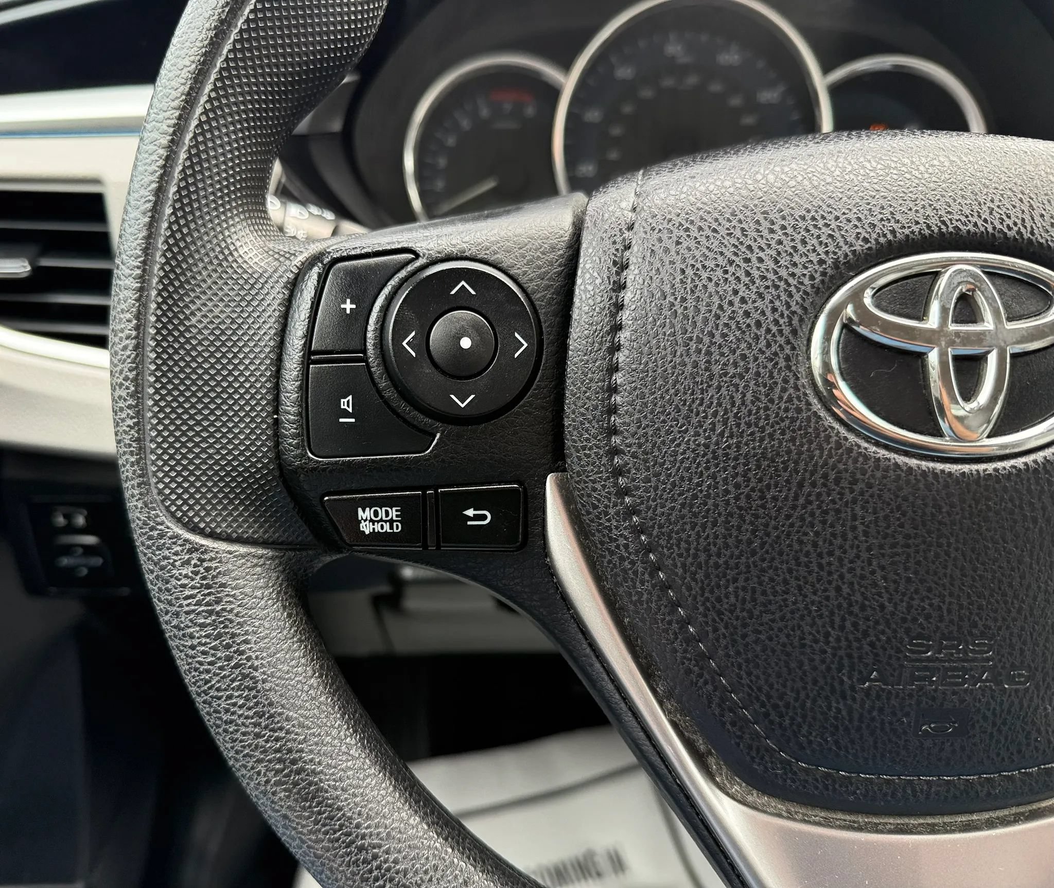 Used 2015 Toyota Corolla LE FWD image 13