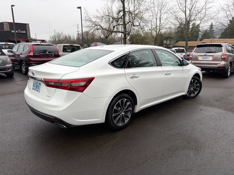 Used 2016 Toyota Avalon XLE image 13