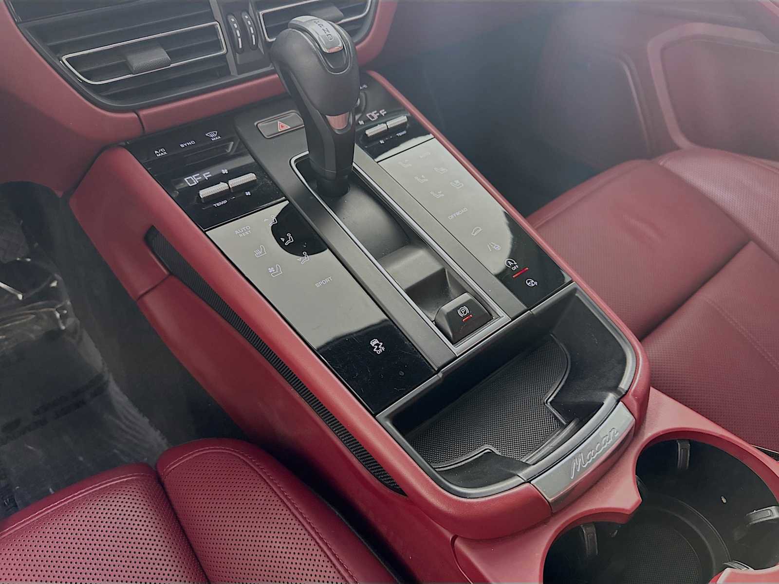 Certified 2022 Porsche Macan image 21