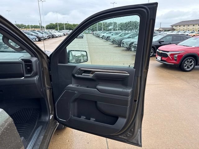 Used 2024 Chevrolet Silverado 1500 LT AWD/4WD image 12