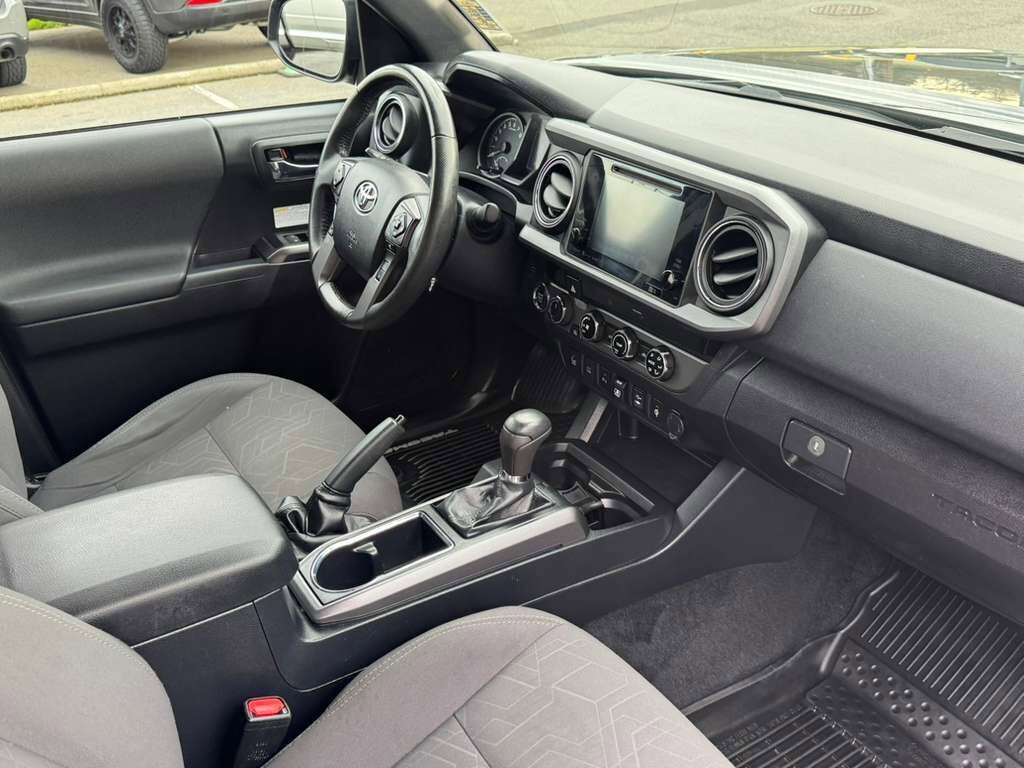 Used 2018 Toyota Tacoma TRD Off-Road w/ Technology Package image 13