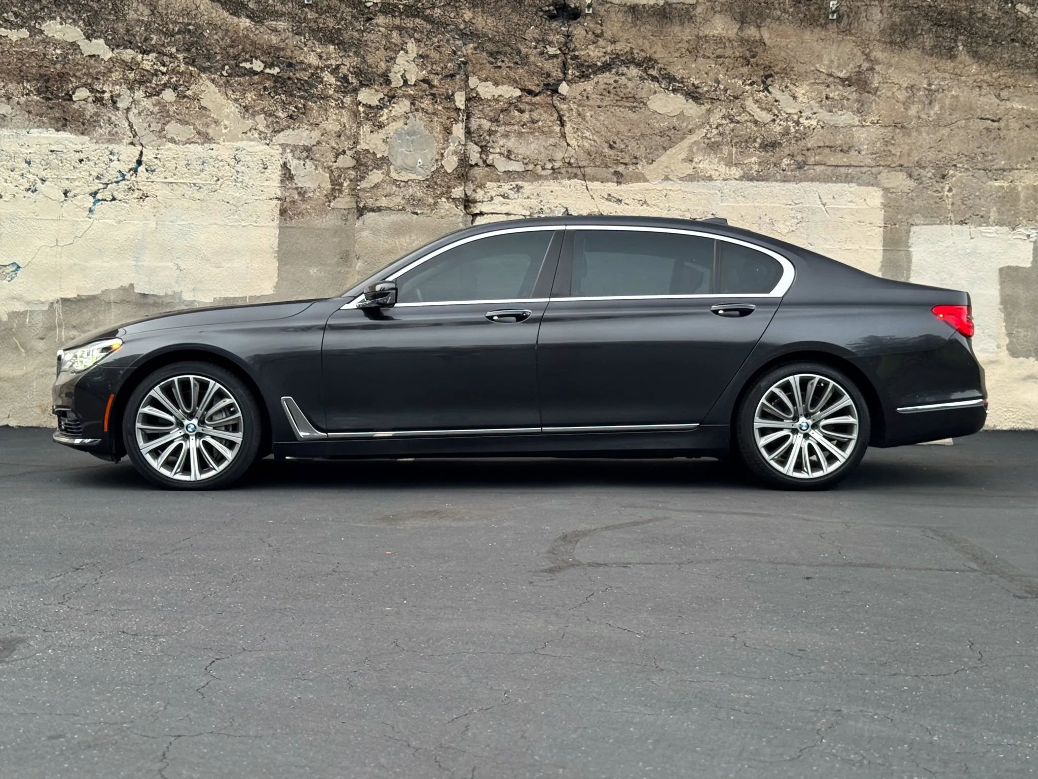 Used 2016 BMW 750i xDrive AWD/4WD image 8
