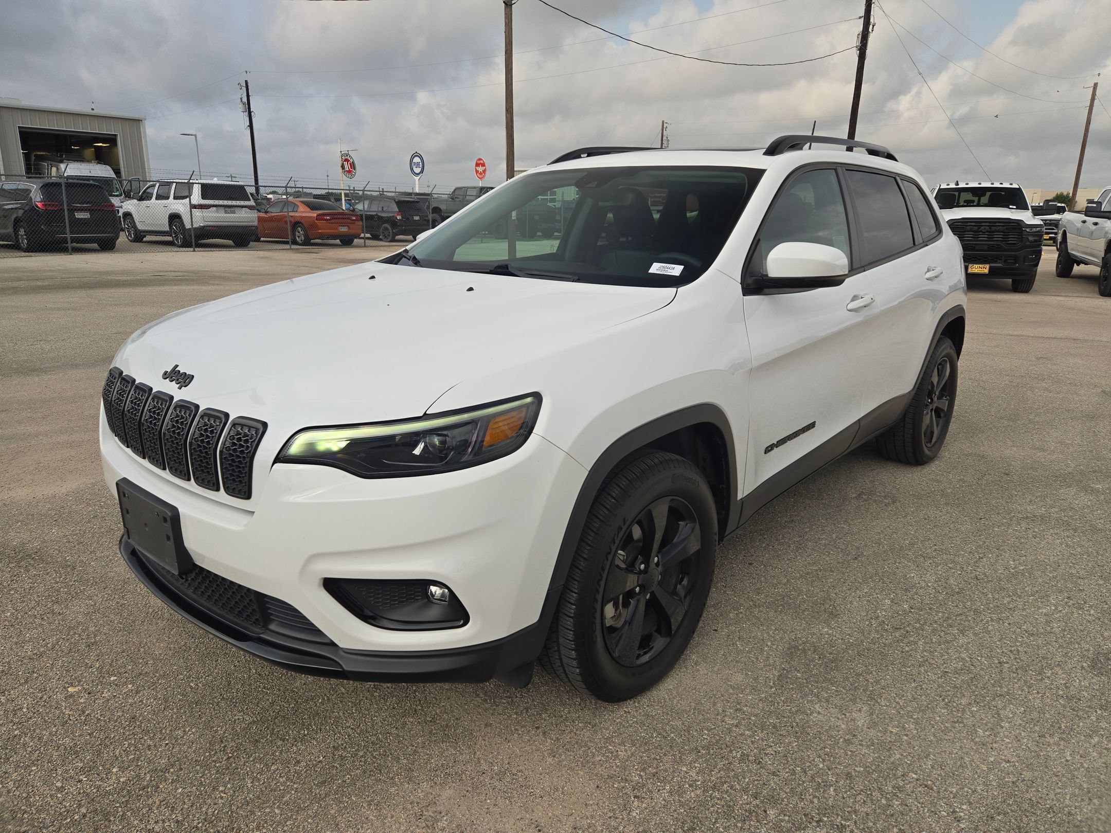 Used 2021 Jeep Cherokee Latitude Plus w/ Sun & Sound Group AWD/4WD image 7