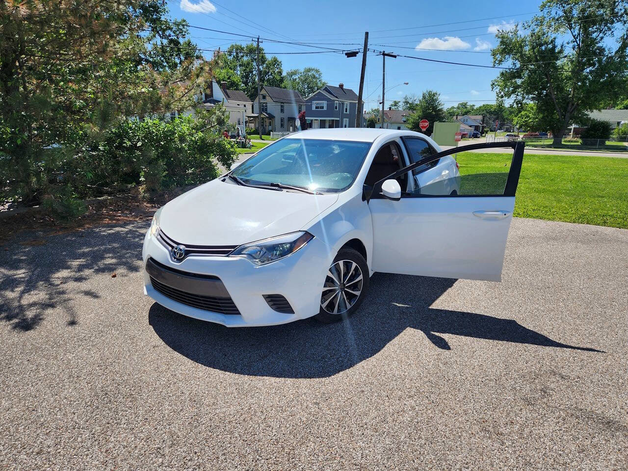 Used 2015 Toyota Corolla LE FWD image 5