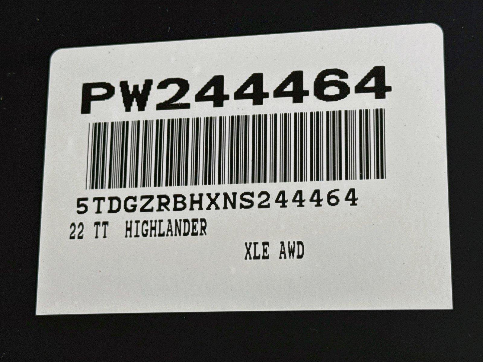 Used 2022 Toyota Highlander XLE AWD/4WD image 46