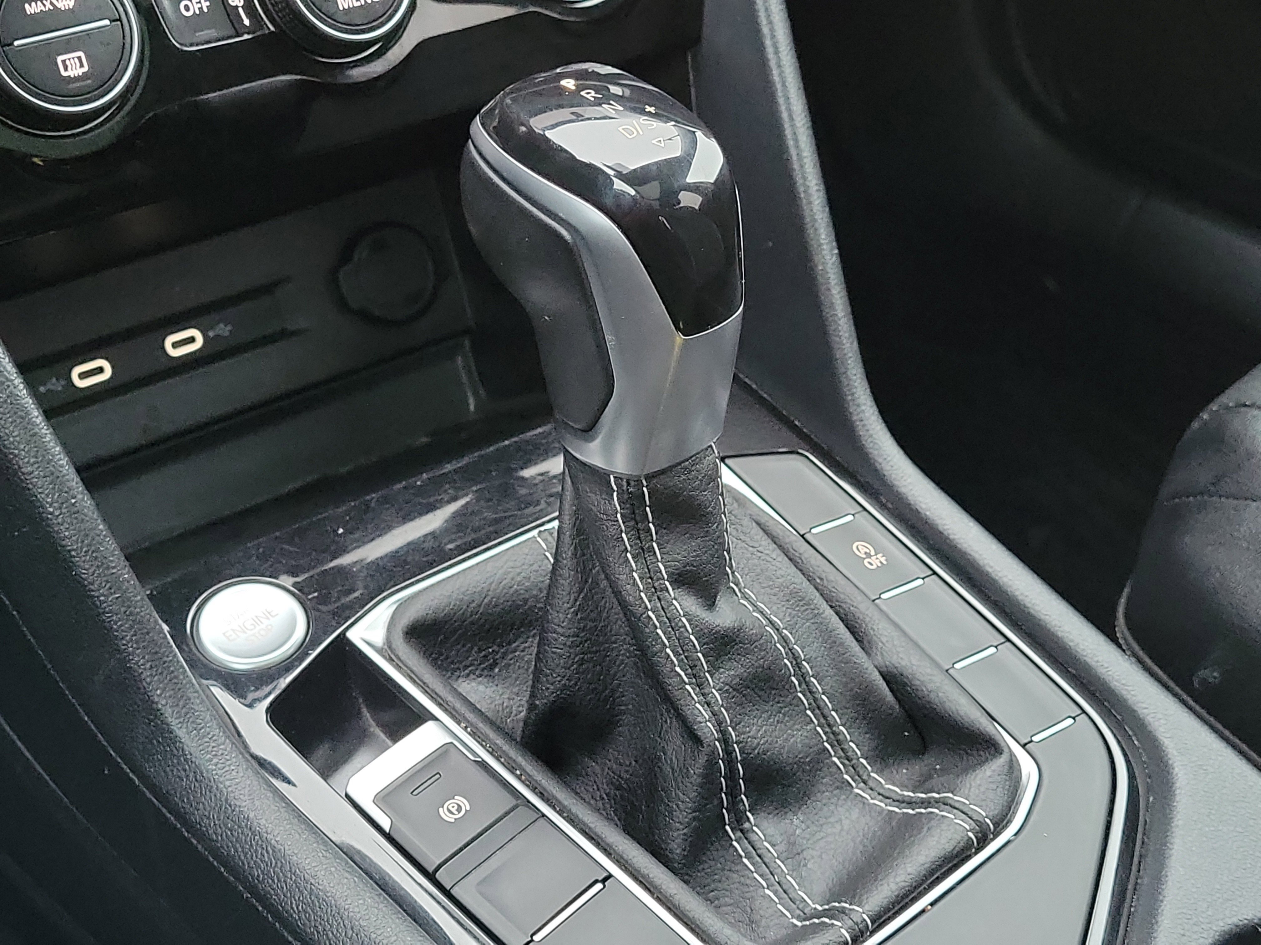 Used 2022 Volkswagen Taos SEL w/ Panoramic Sunroof Package image 32