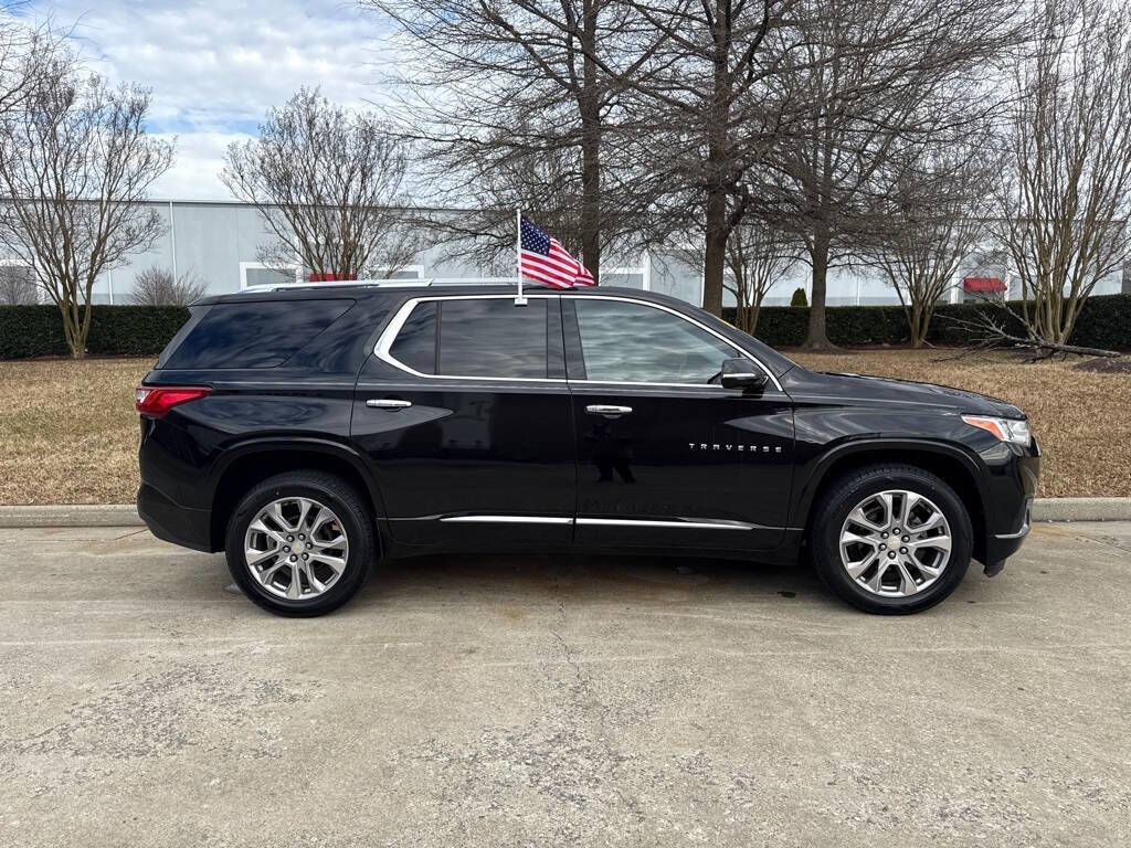Used 2018 Chevrolet Traverse Premier w/ Driver Confidence II Package FWD image 2
