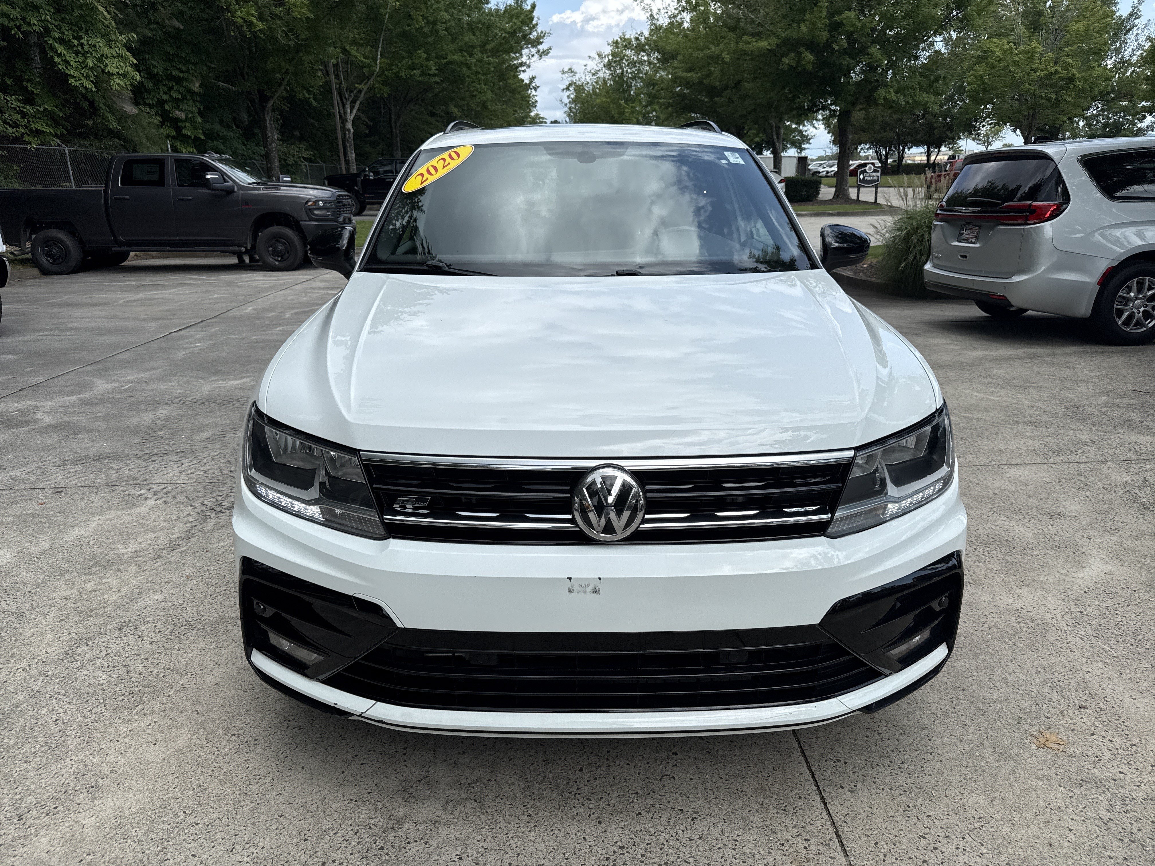 Used 2020 Volkswagen Tiguan SE R-Line FWD image 2