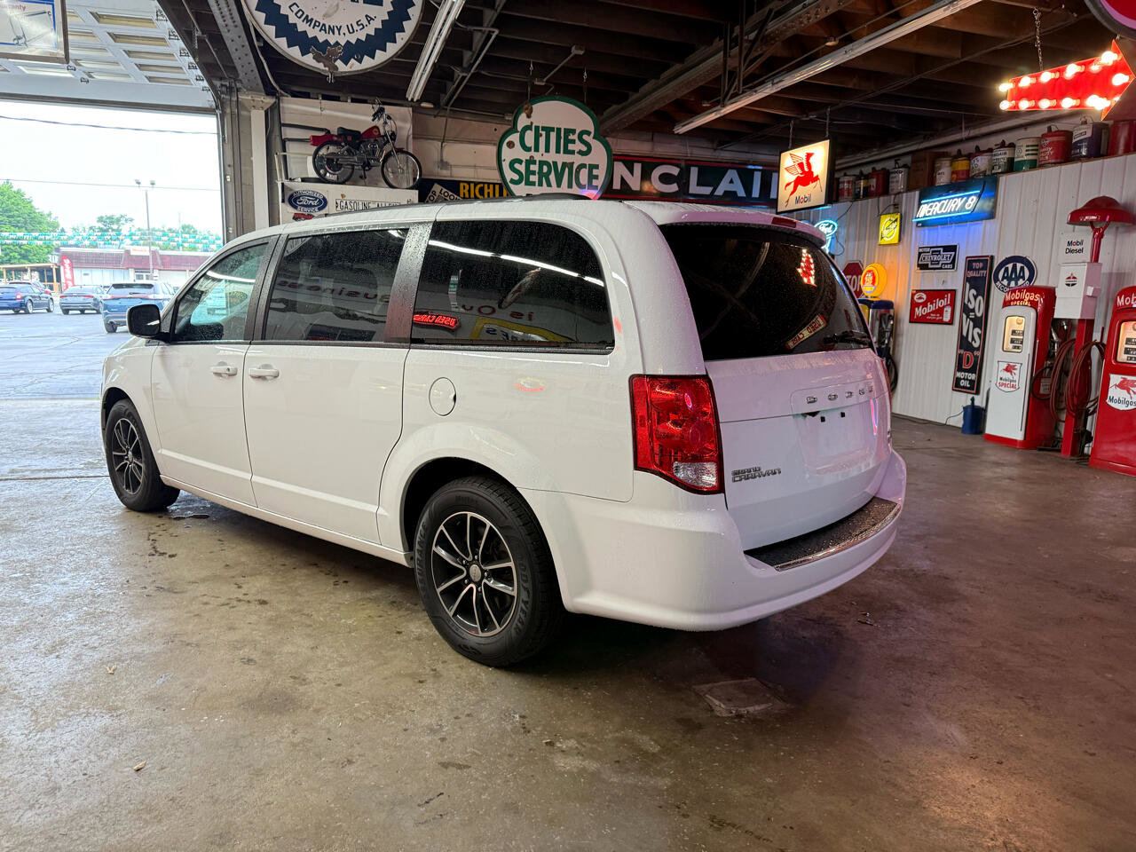 Used 2019 Dodge Grand Caravan GT image 3