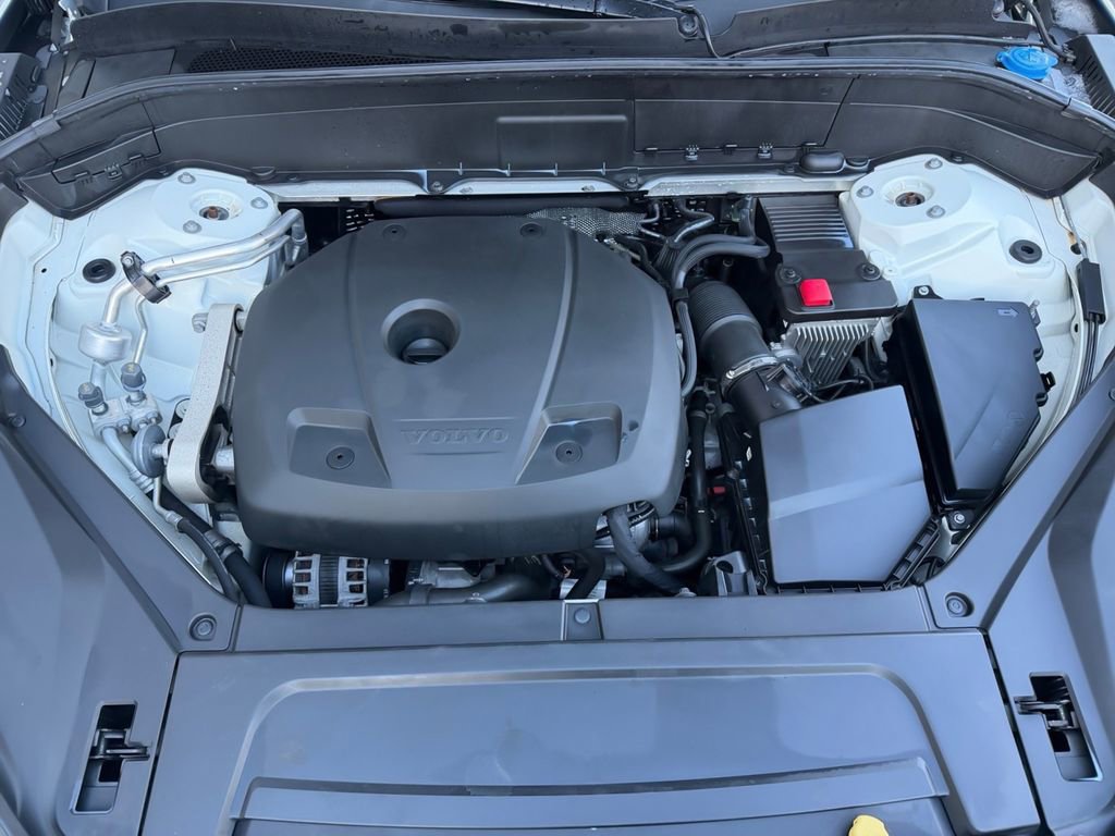 Used 2021 Volvo XC90 T5 Momentum image 33