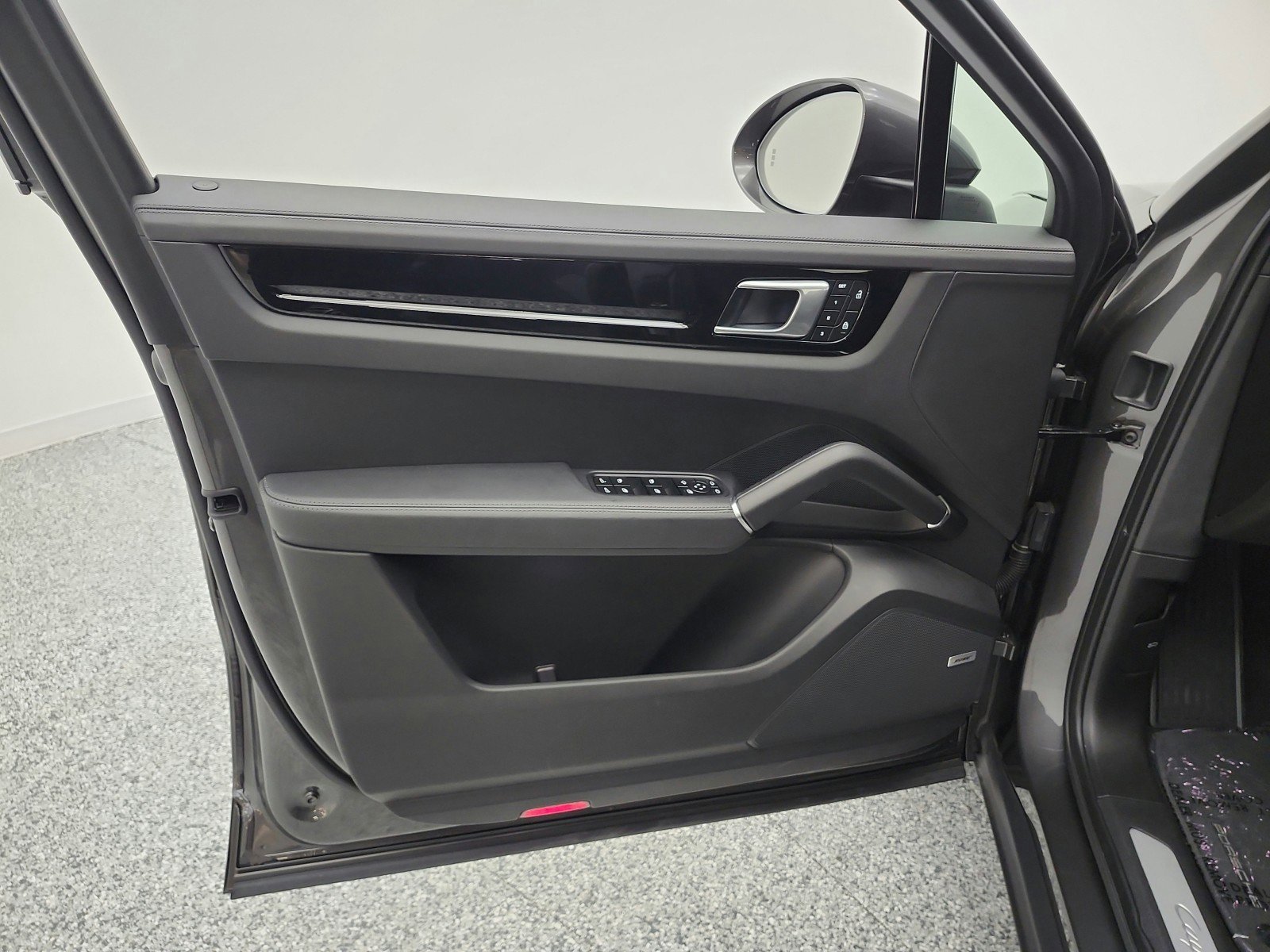 Used 2023 Porsche Cayenne Coupe image 14