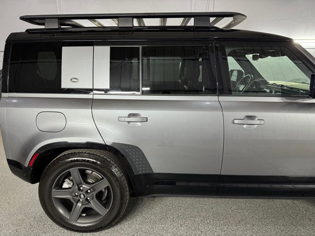 Used 2022 Land Rover Defender 110 X-Dynamic SE AWD/4WD image 8