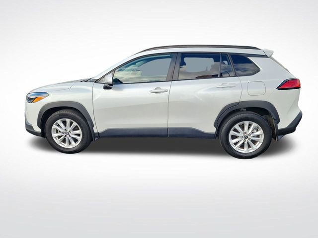 Used 2023 Toyota Corolla Cross LE image 2
