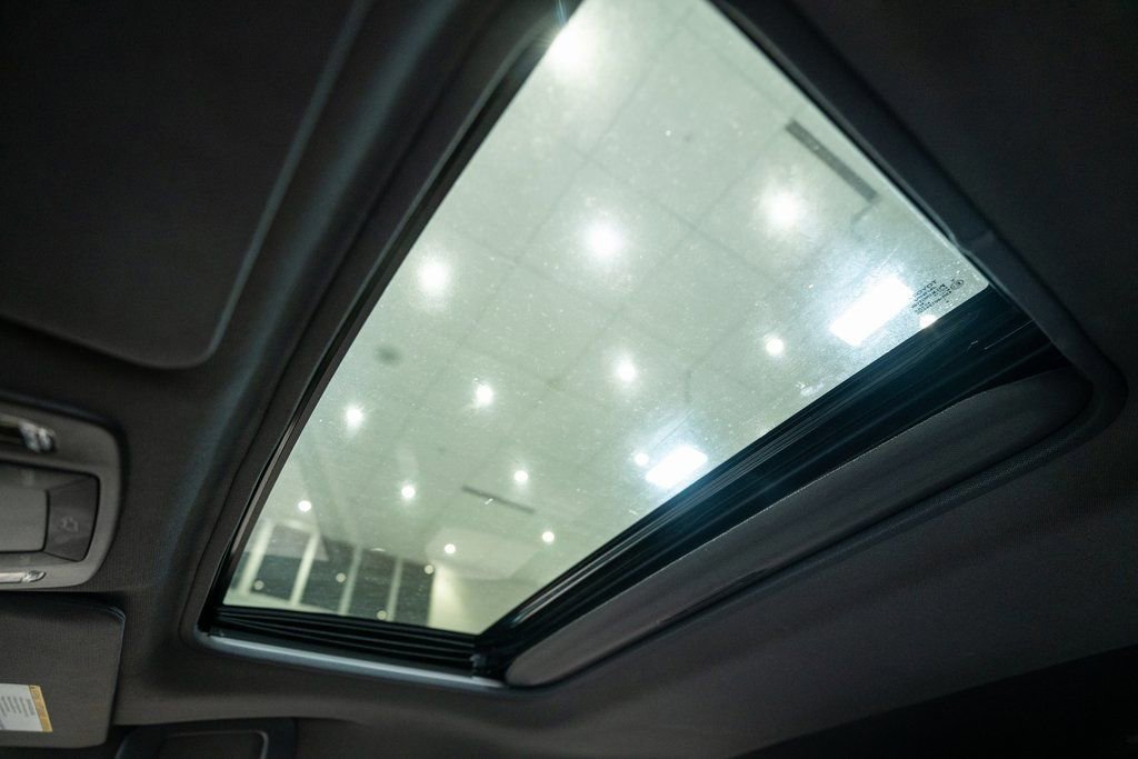 Used 2024 Toyota Sienna XLE image 33