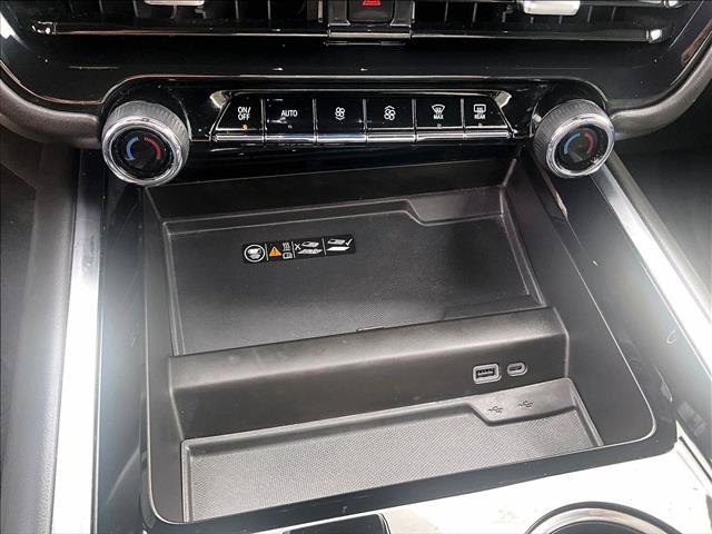 Used 2025 Chevrolet Suburban Premier RWD image 24