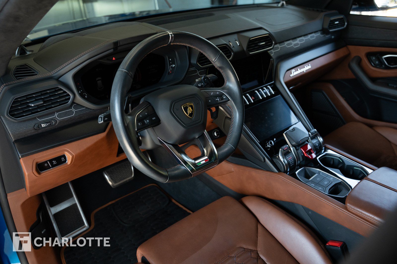 Used 2021 Lamborghini Urus AWD/4WD image 19