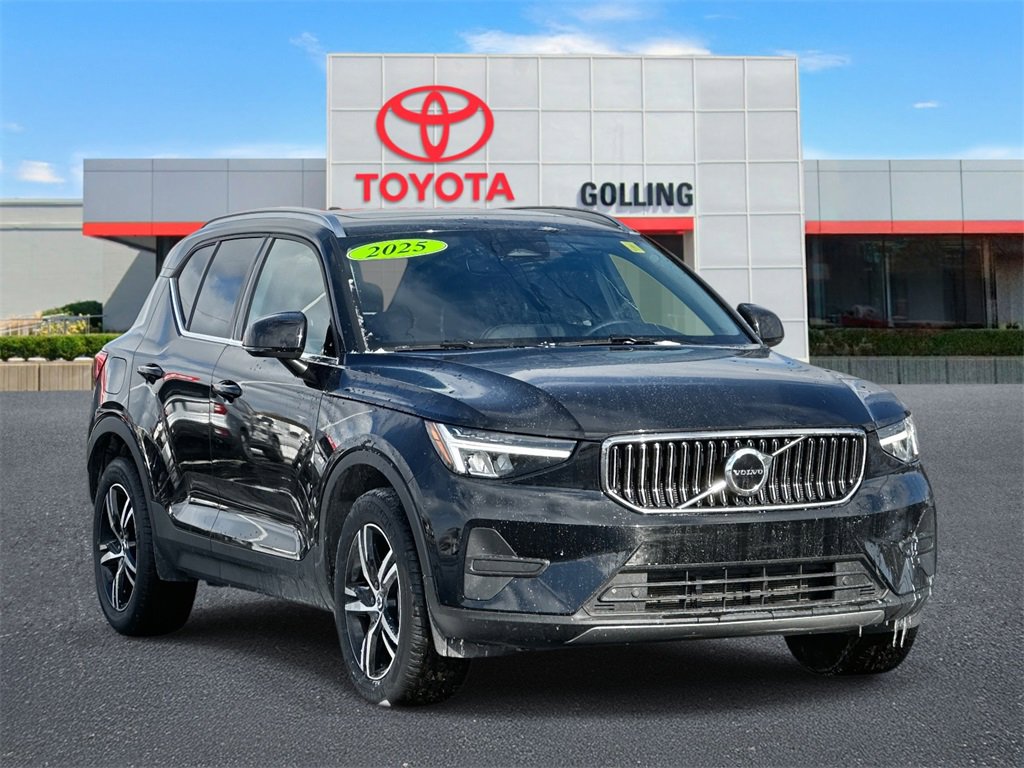 Used 2025 Volvo XC40 B5 Core image 7