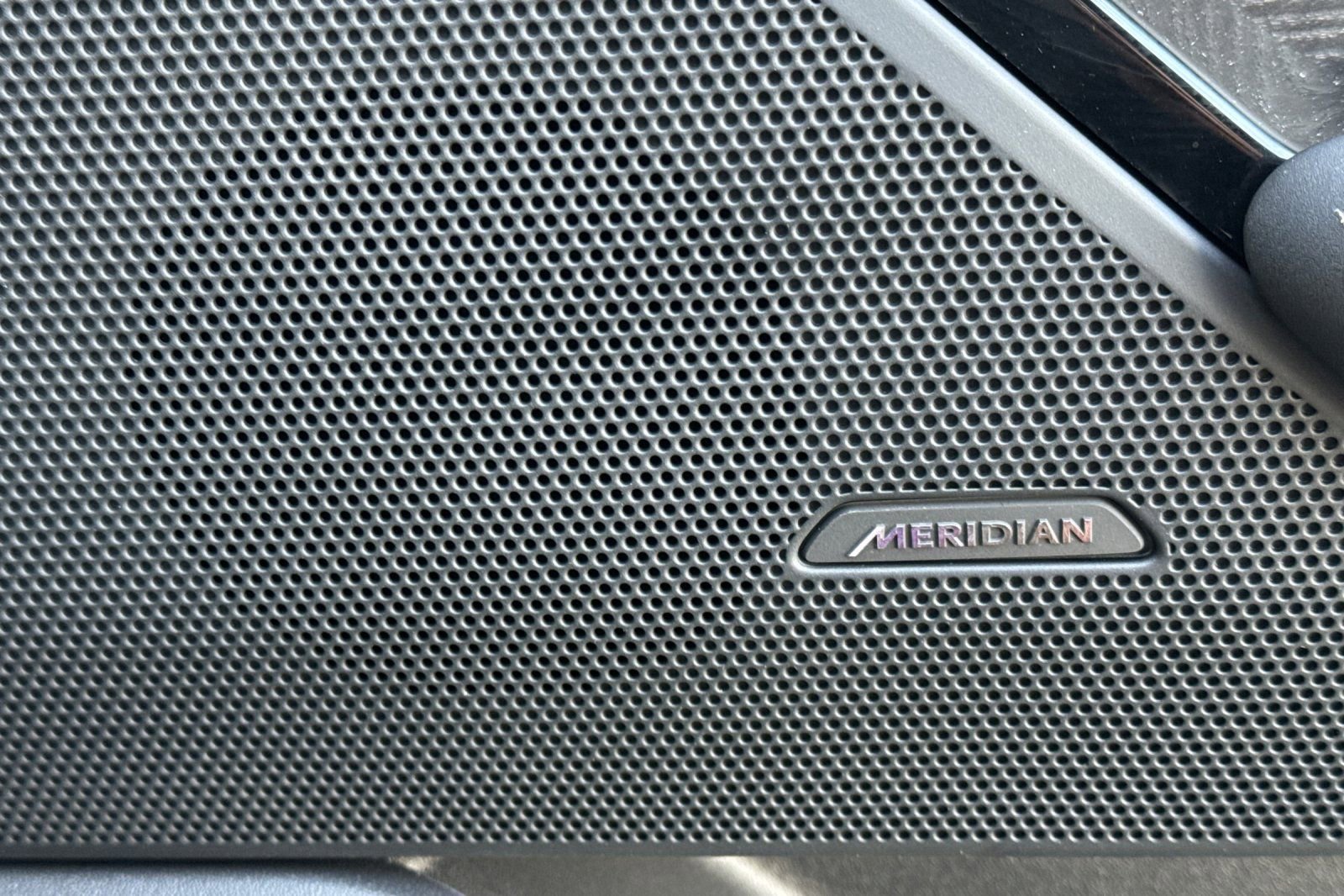 Used 2025 Land Rover Range Rover Velar Dynamic SE image 20