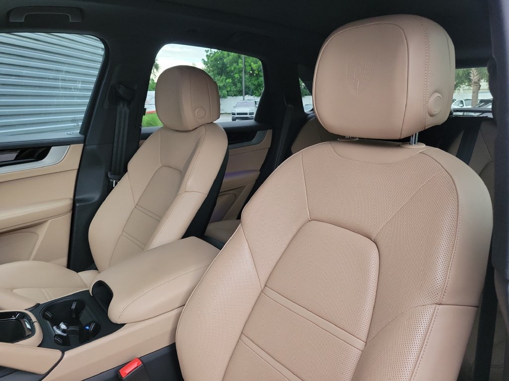 Certified 2026 Porsche Cayenne AWD/4WD image 5