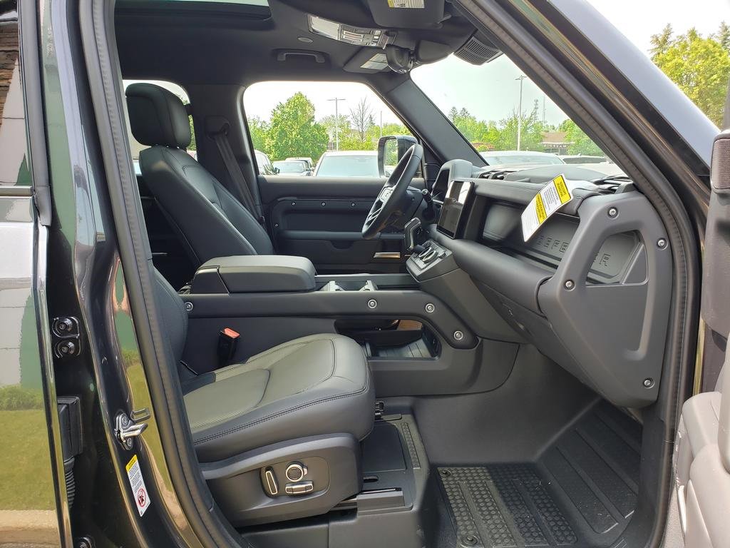 New 2025 Land Rover Defender 130 S image 17