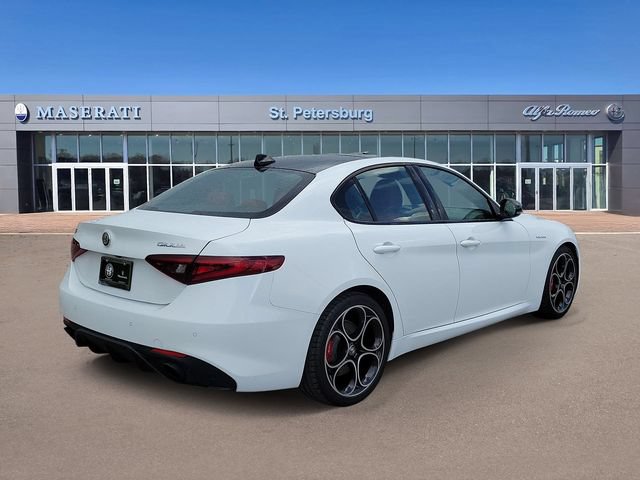 Used 2023 Alfa Romeo Giulia Veloce RWD image 4