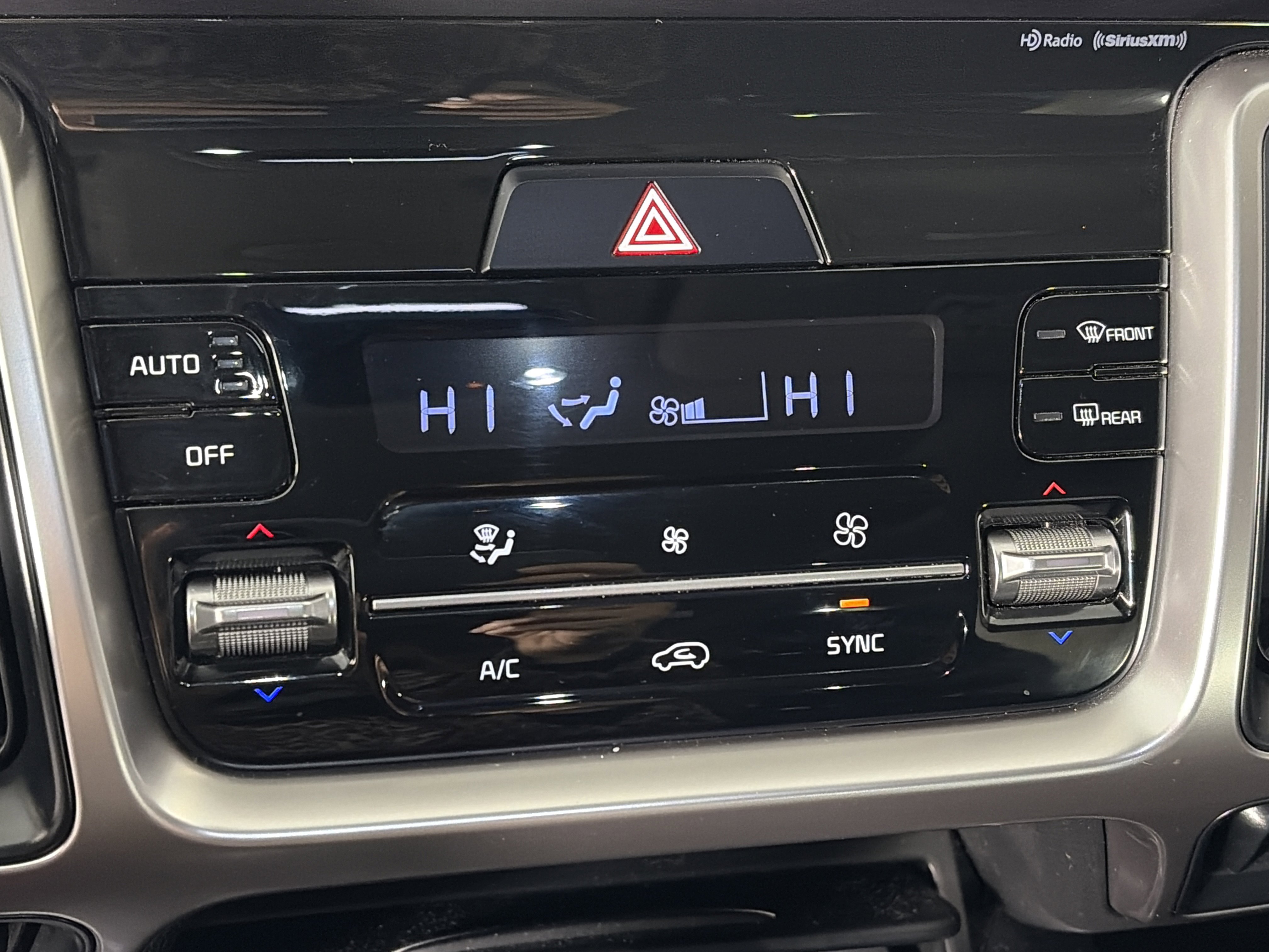 Certified 2022 Kia Sorento S w/ Panoramic Sunroof Package image 25