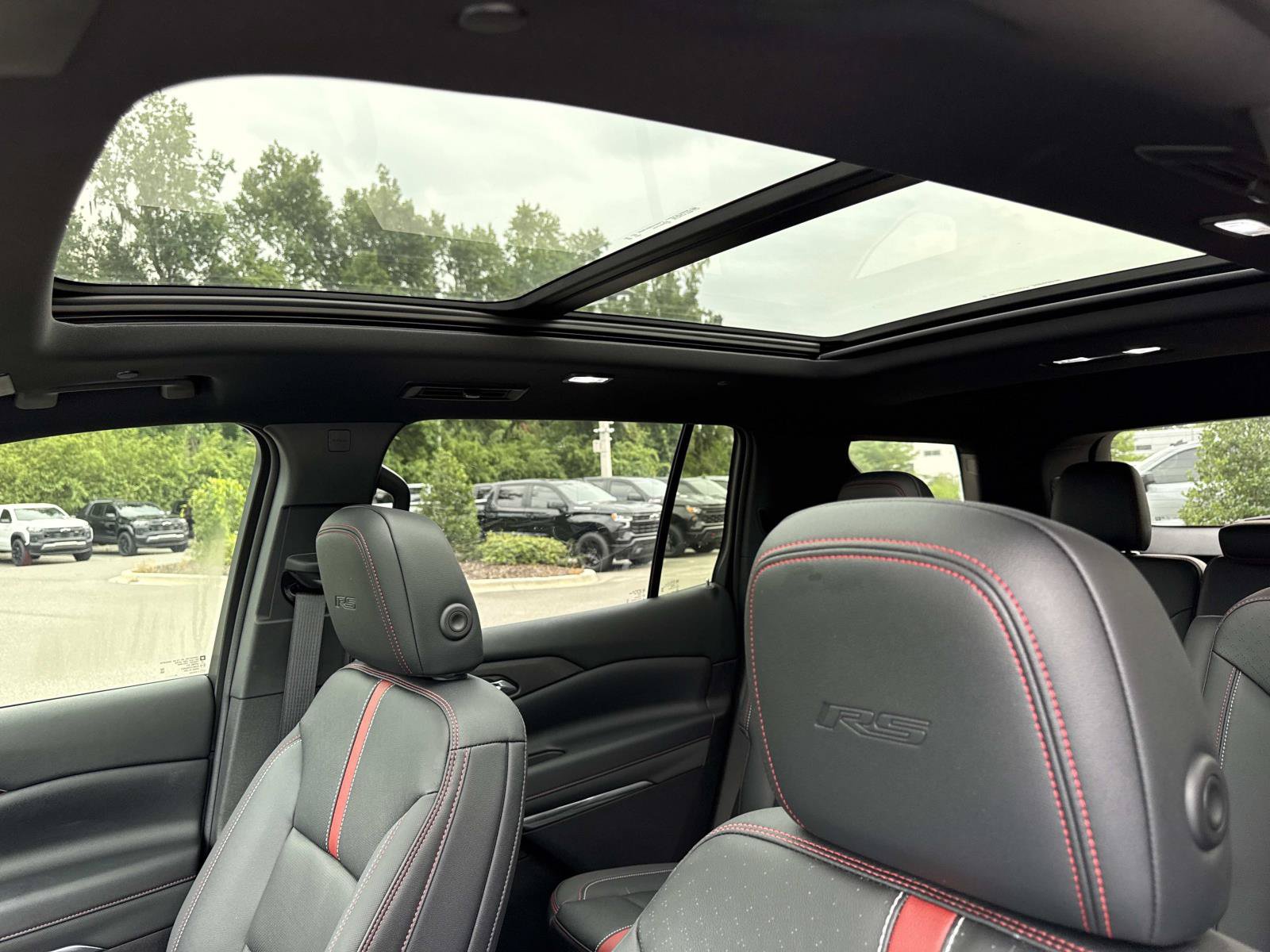 Used 2026 Chevrolet Traverse RS FWD image 23