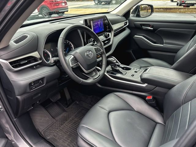 Used 2024 Toyota Highlander XLE image 13