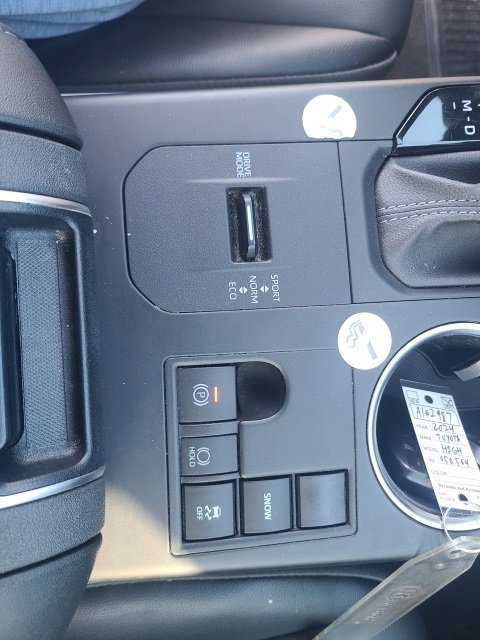 Used 2024 Toyota Highlander XLE image 28