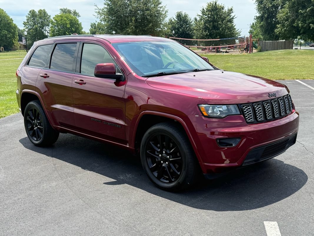 Used 2018 Jeep Grand Cherokee Altitude AWD/4WD image 3