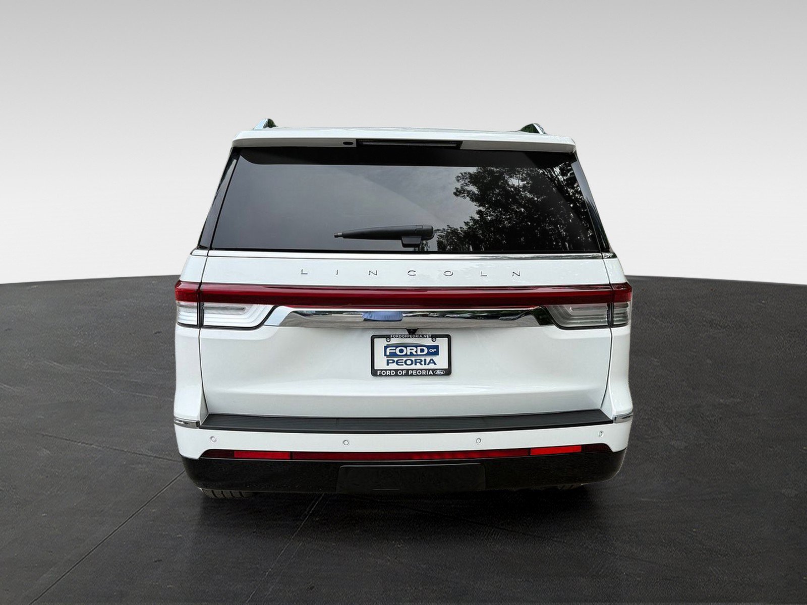 Used 2024 Lincoln Navigator Premiere AWD/4WD image 4