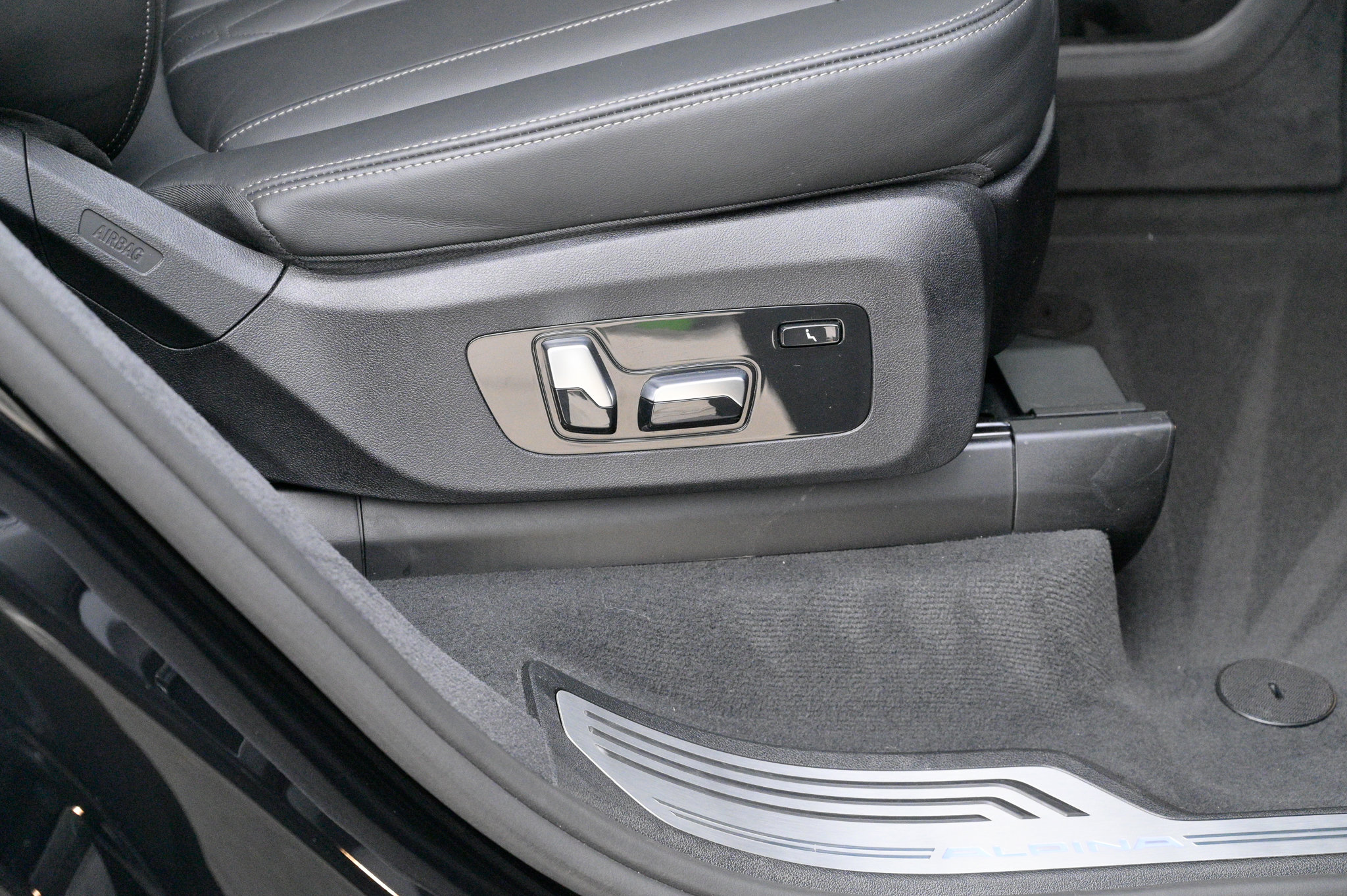 Used 2025 BMW ALPINA XB7 image 52