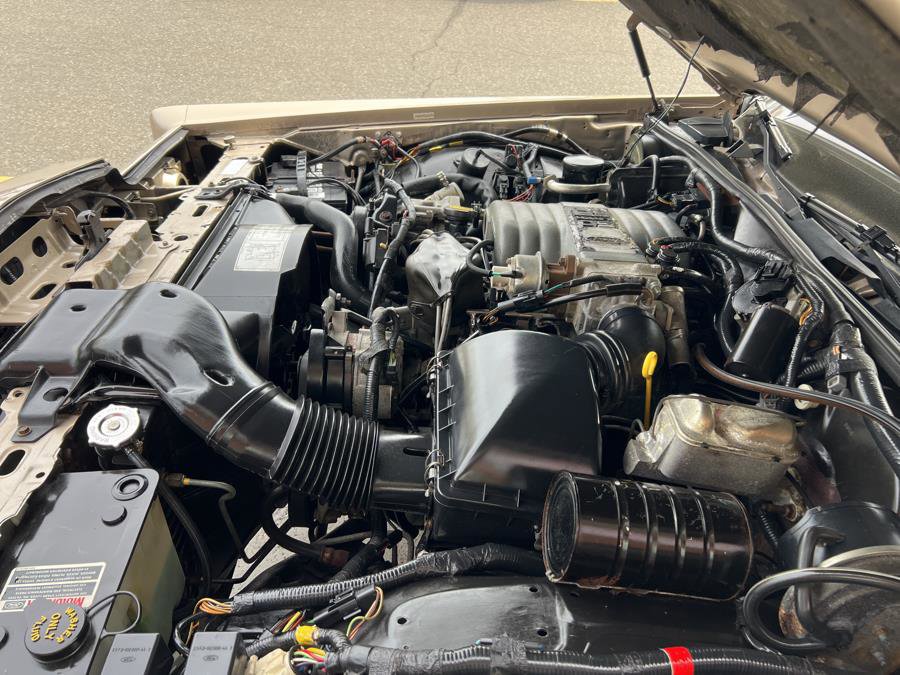 Used 1989 Lincoln Town Car Signature RWD image 44