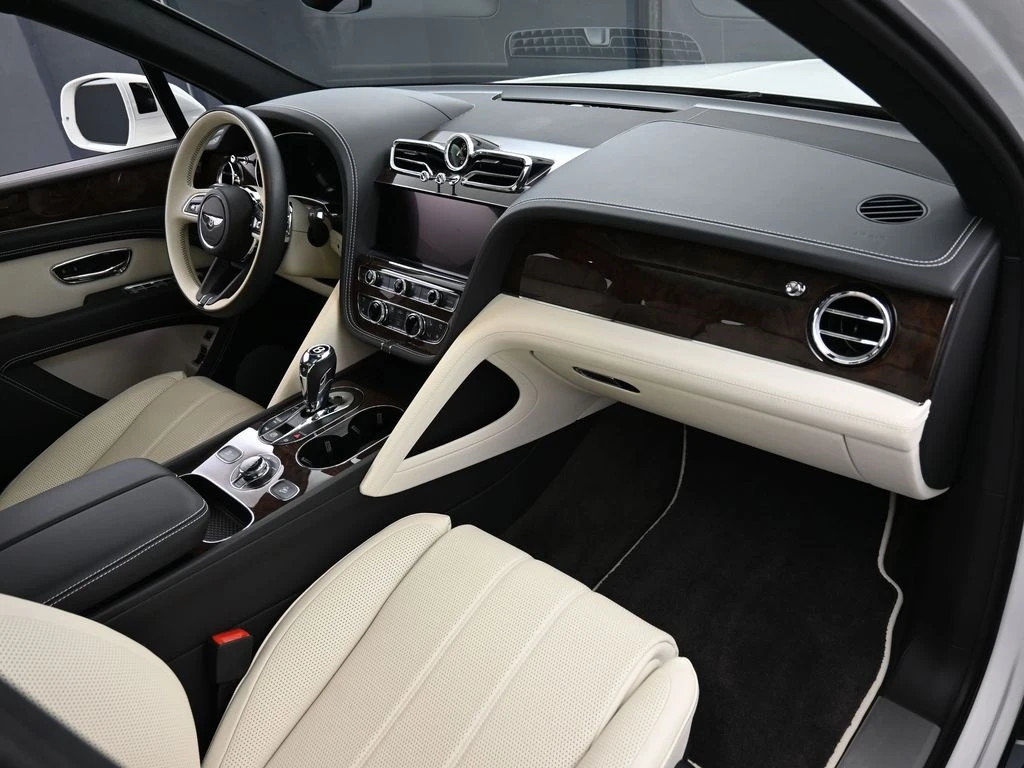 Certified 2023 Bentley Bentayga Plug-In Hybrid AWD/4WD image 31