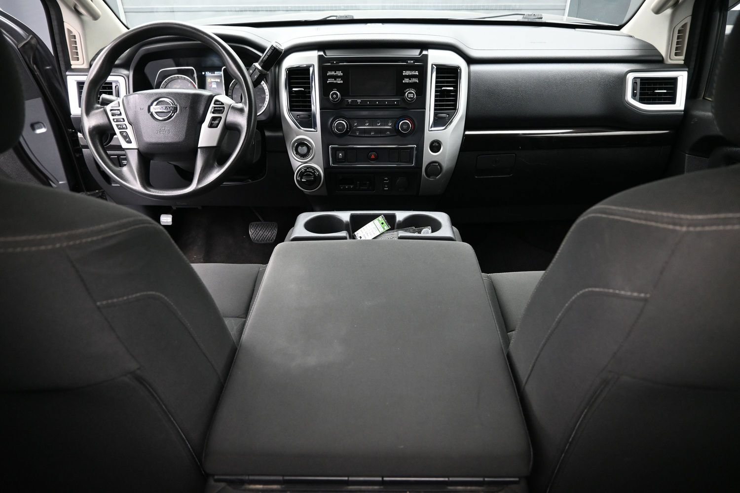 Used 2017 Nissan Titan SV AWD/4WD image 12