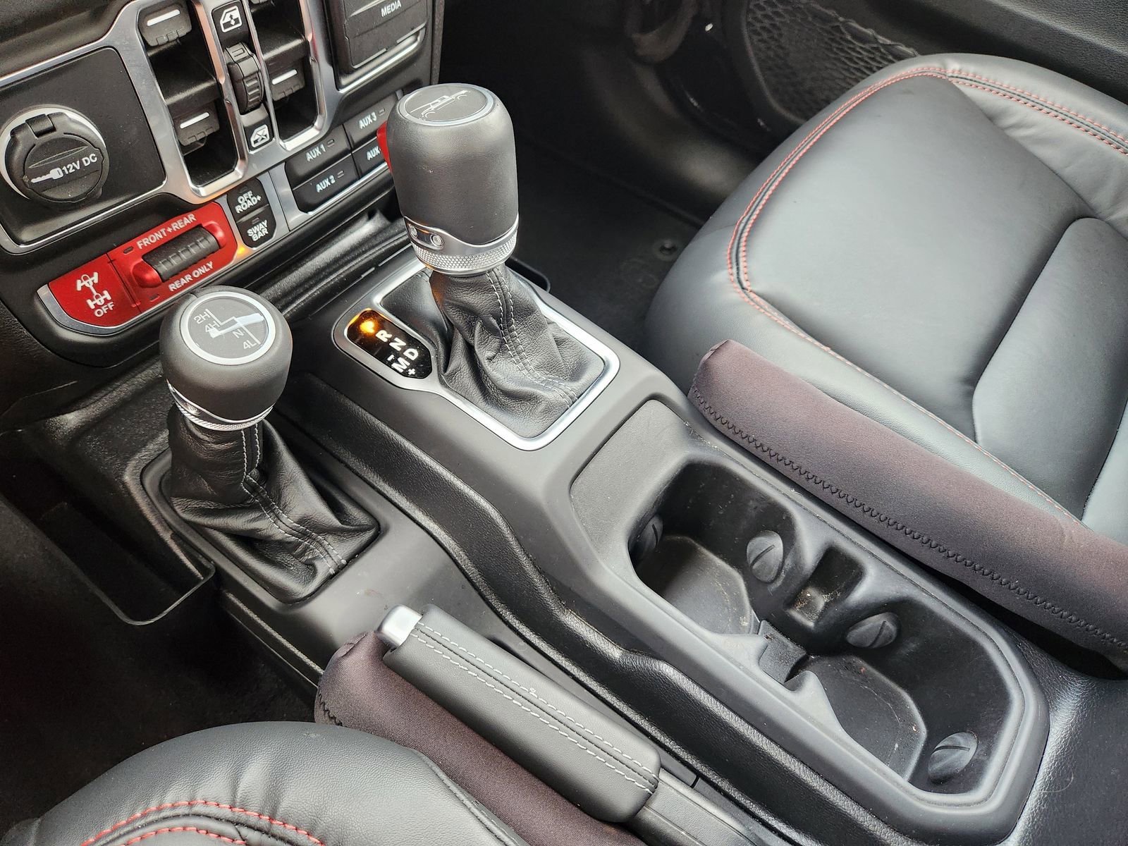 Used 2025 Jeep Gladiator Rubicon w/ Convenience Group image 28