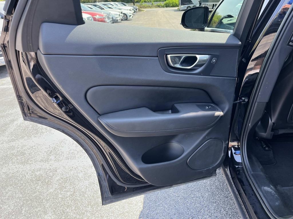 Certified 2023 Volvo XC60 B5 Plus AWD/4WD image 18