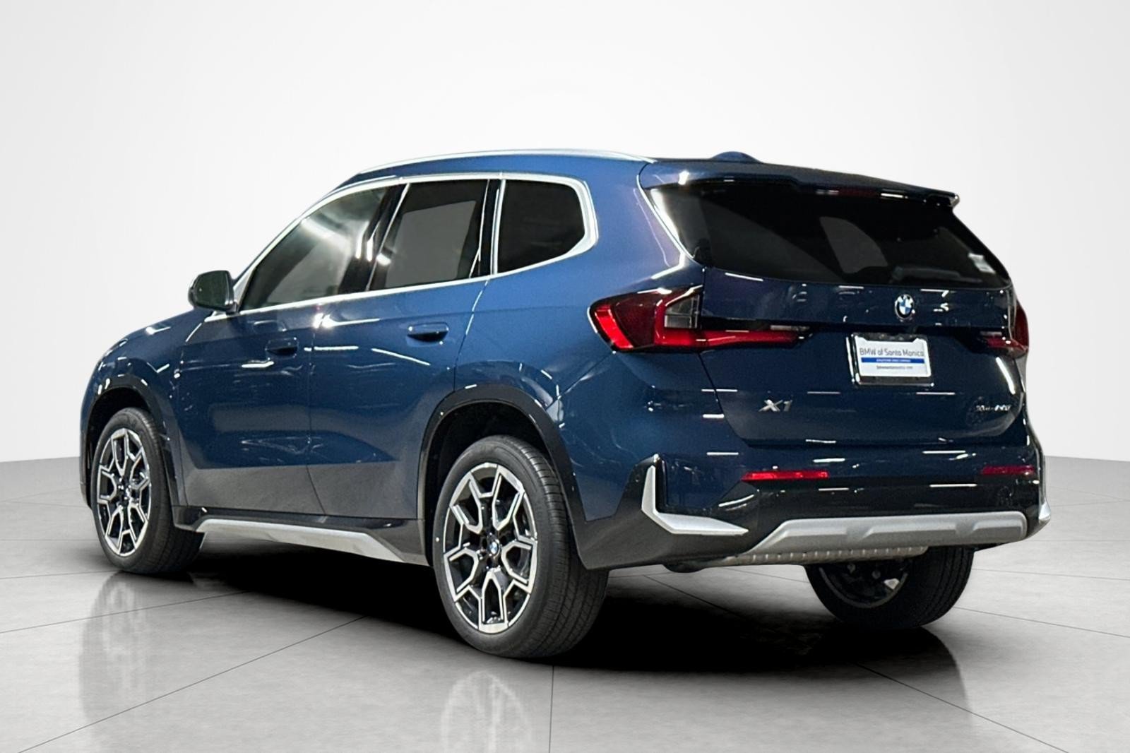 New 2027 BMW X1 xDrive28i w/ Technology Package AWD/4WD image 3