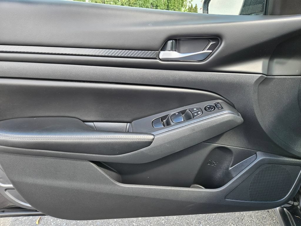 Used 2024 Nissan Altima 2.5 SV FWD image 19