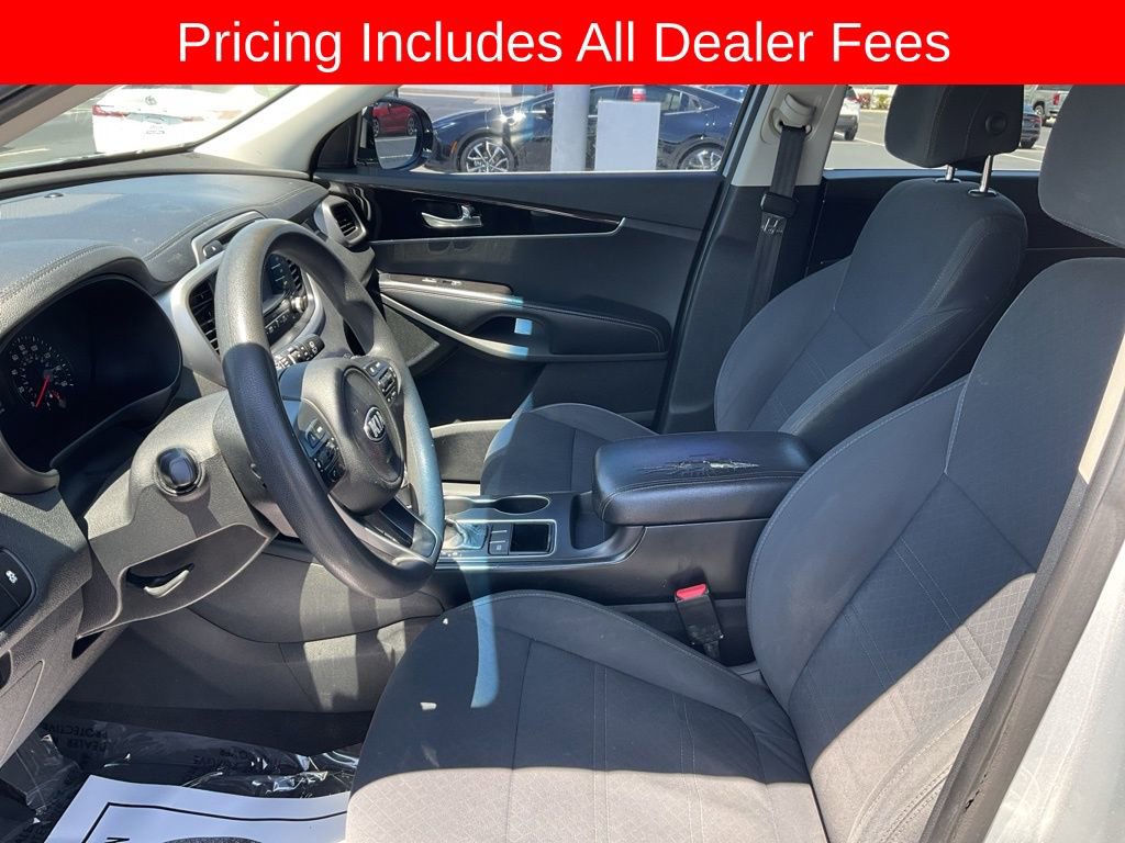 Used 2017 Kia Sorento FWD image 2