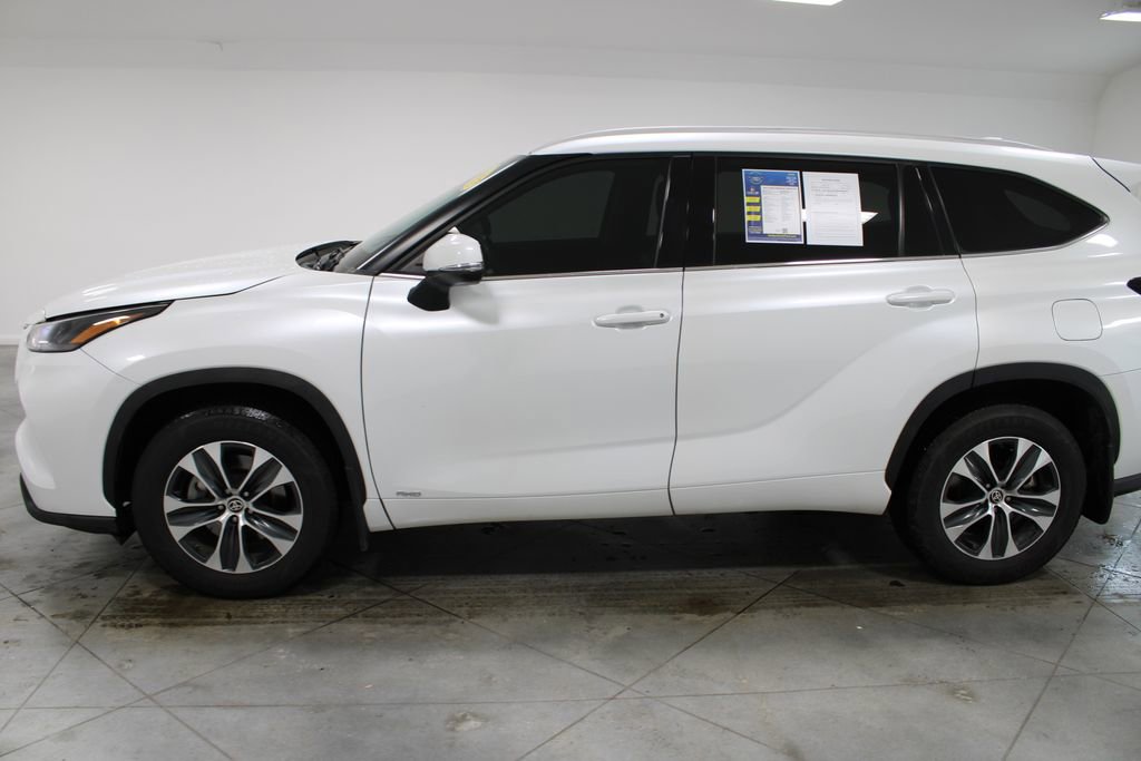 Used 2022 Toyota Highlander XLE image 6